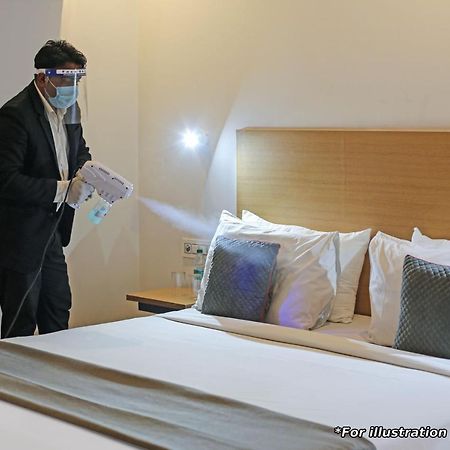 Oyo 23368 Boutique Hotel Paragon Нью-Дели Экстерьер фото