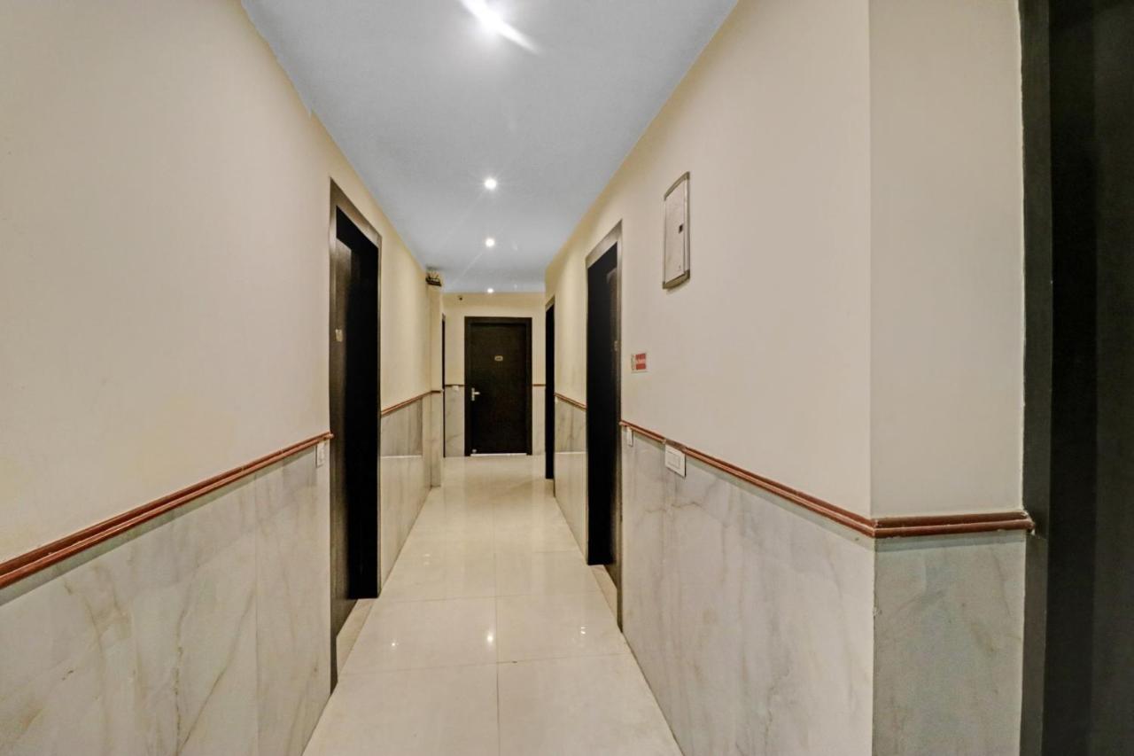 Oyo 23368 Boutique Hotel Paragon Нью-Дели Экстерьер фото
