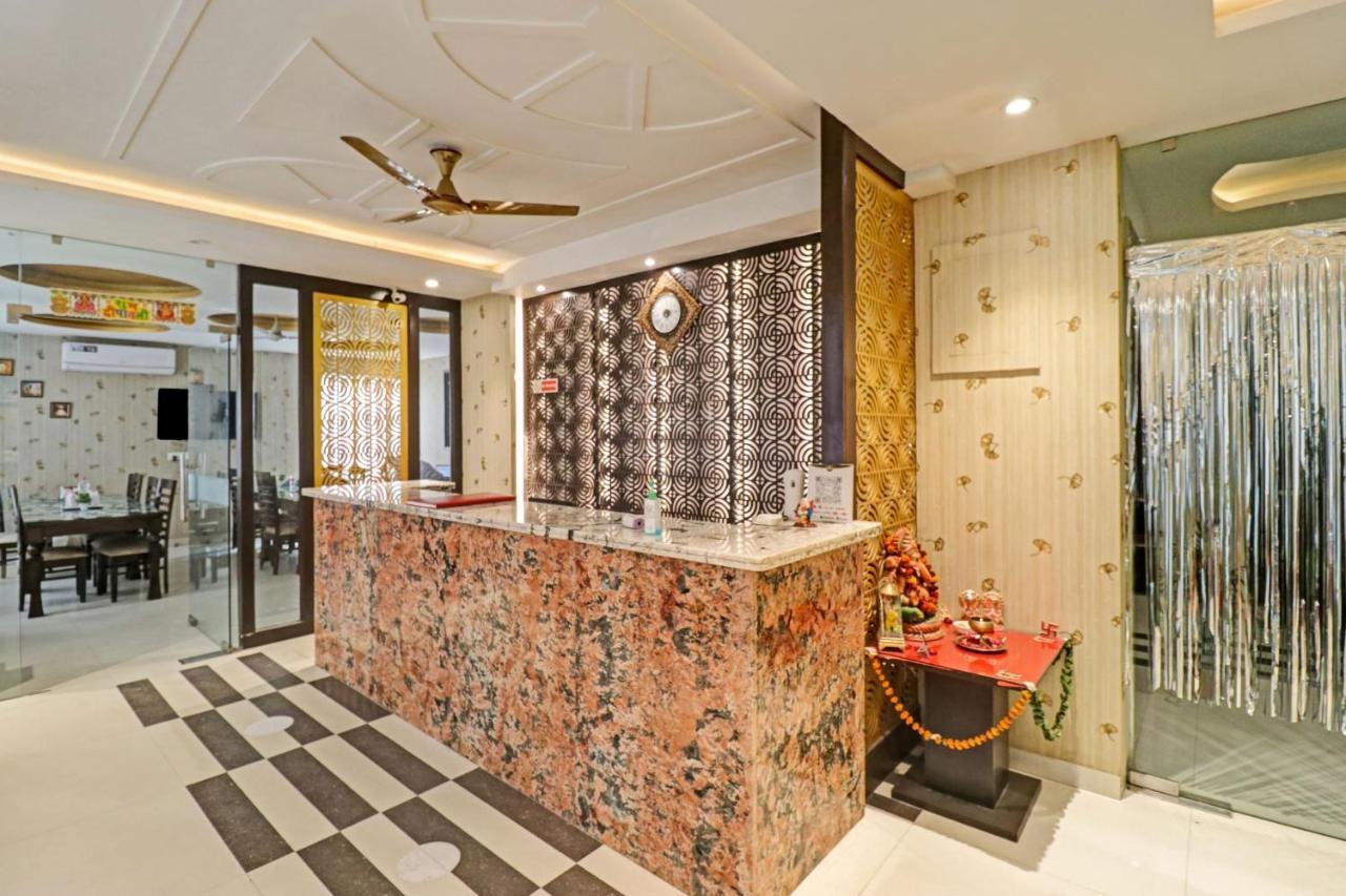 Oyo 23368 Boutique Hotel Paragon Нью-Дели Экстерьер фото