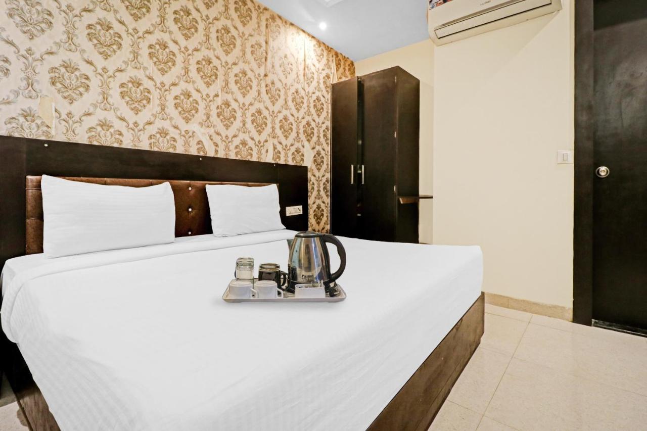 Oyo 23368 Boutique Hotel Paragon Нью-Дели Экстерьер фото