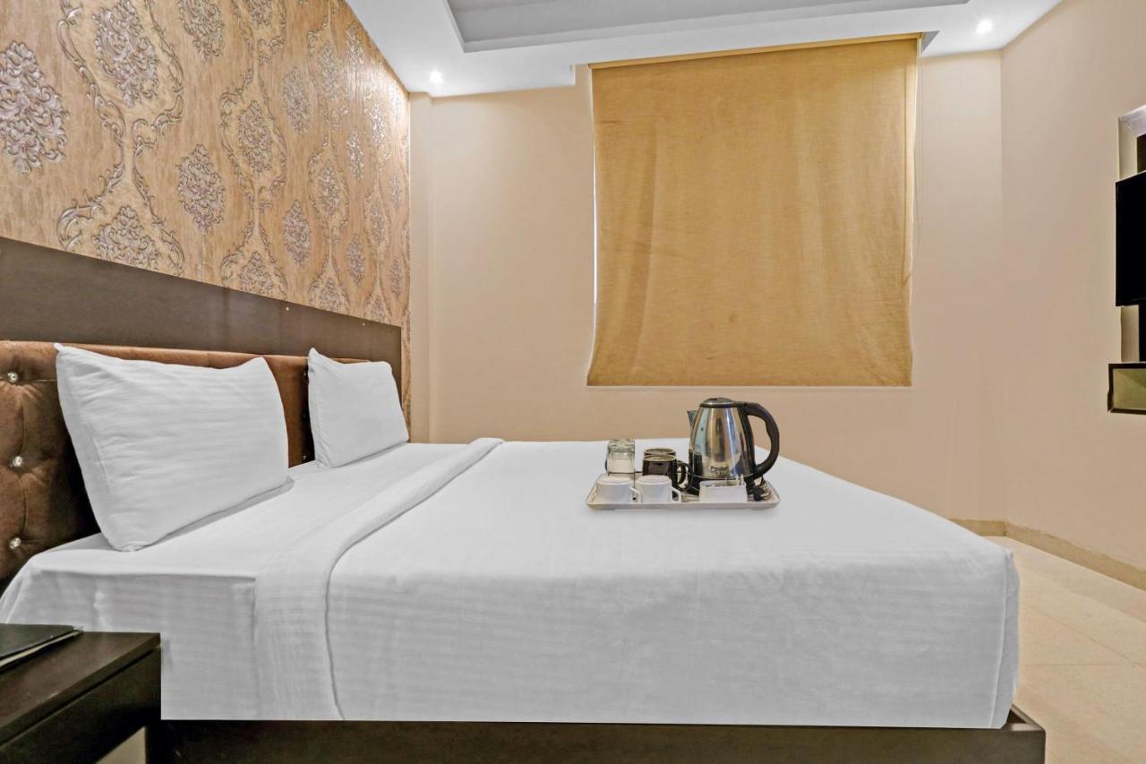 Oyo 23368 Boutique Hotel Paragon Нью-Дели Экстерьер фото