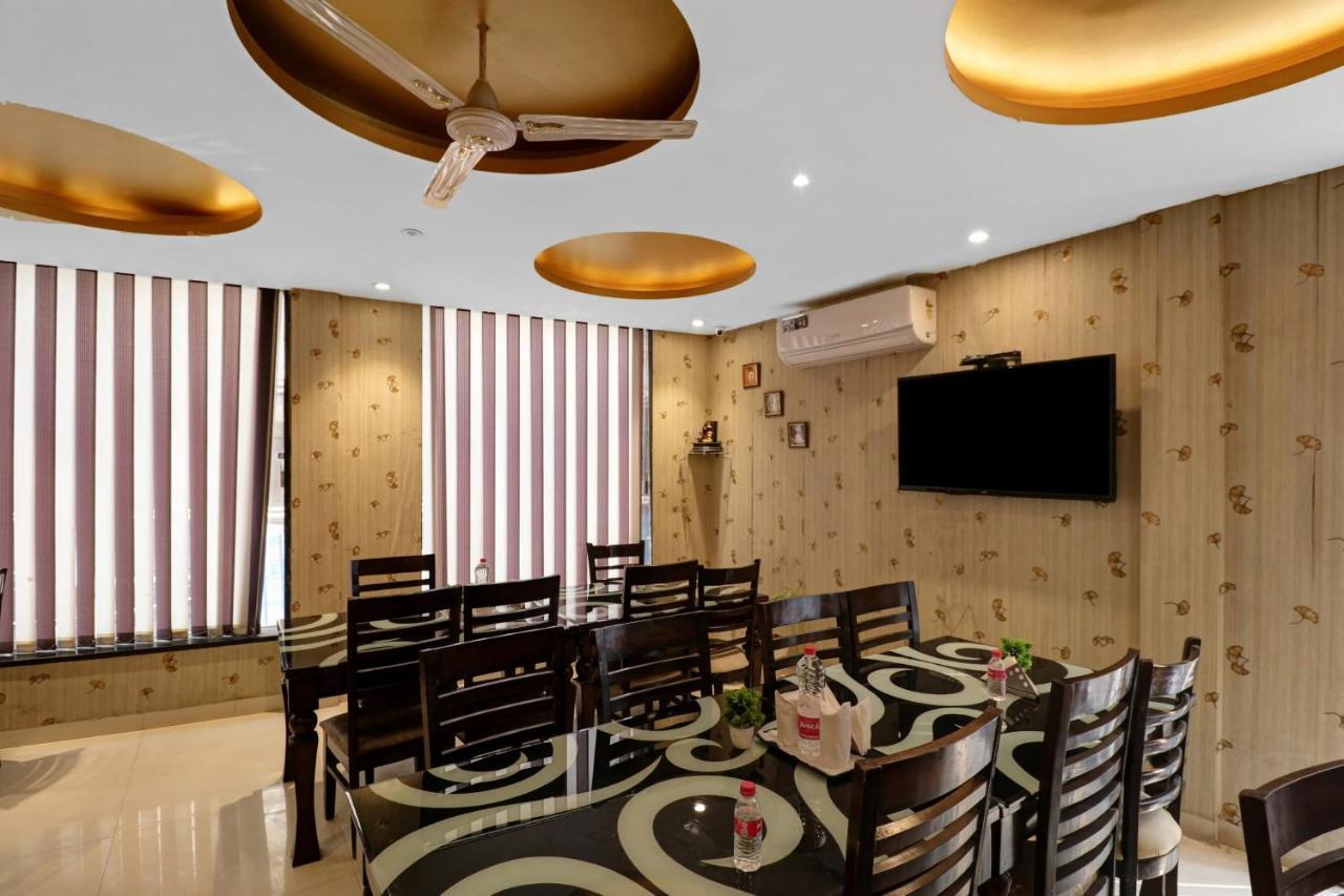 Oyo 23368 Boutique Hotel Paragon Нью-Дели Экстерьер фото