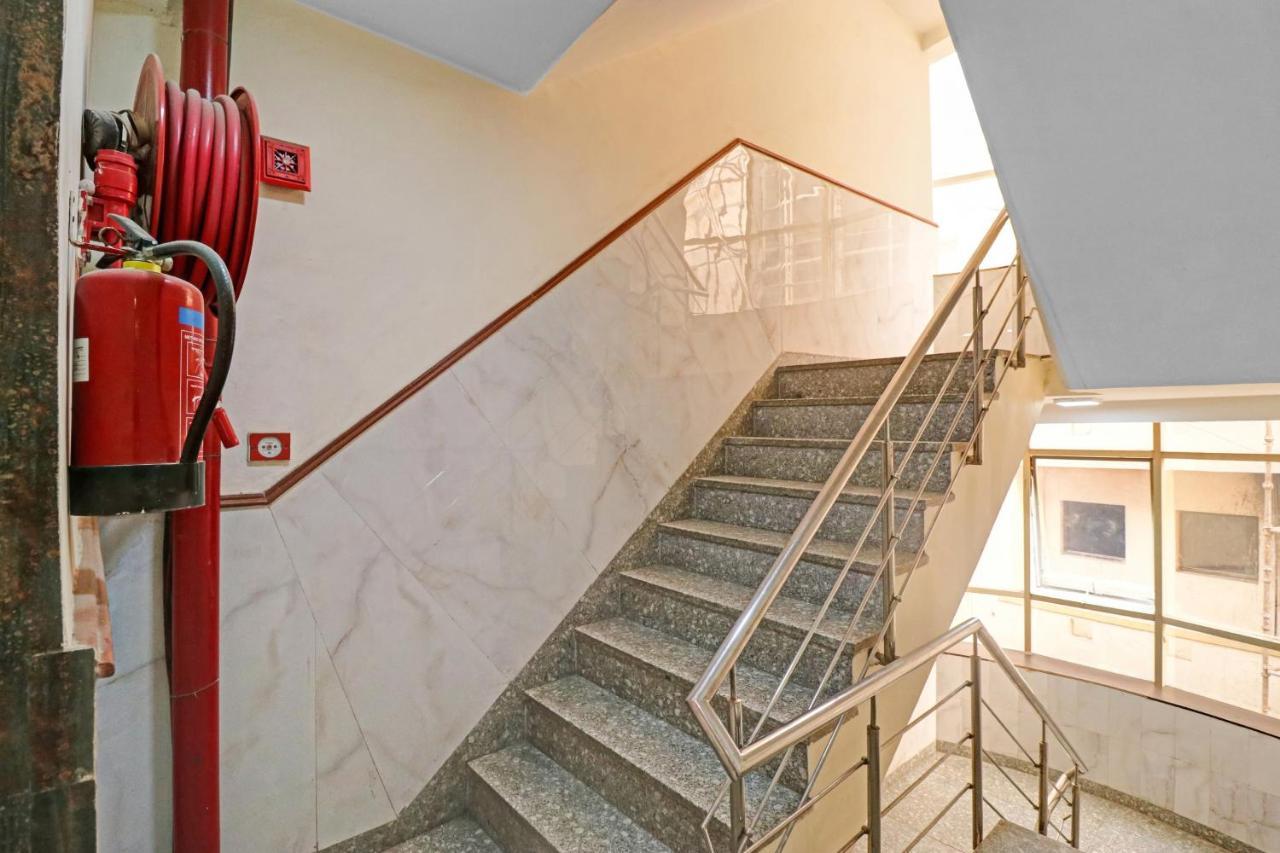 Oyo 23368 Boutique Hotel Paragon Нью-Дели Экстерьер фото