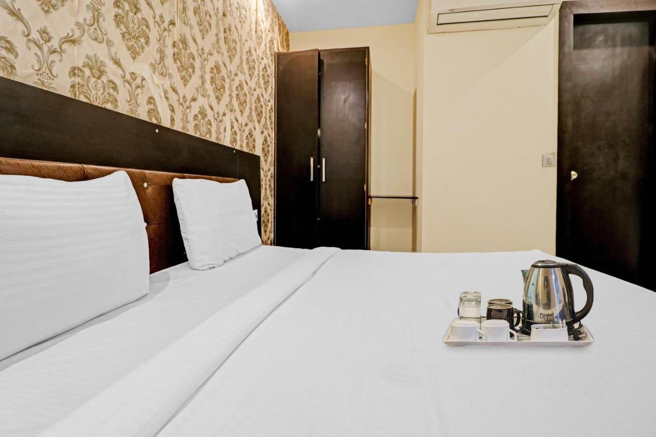 Oyo 23368 Boutique Hotel Paragon Нью-Дели Экстерьер фото