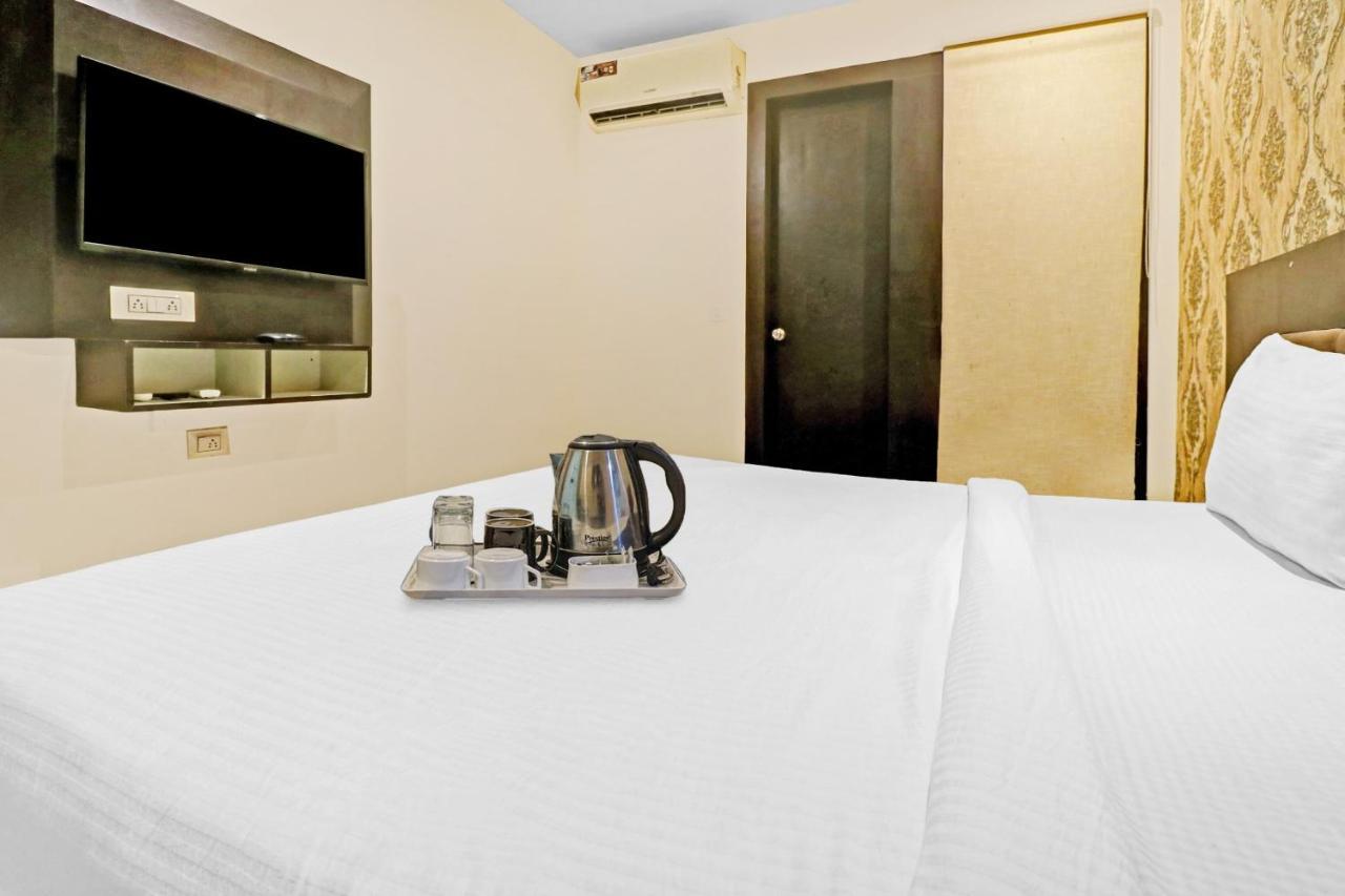 Oyo 23368 Boutique Hotel Paragon Нью-Дели Экстерьер фото