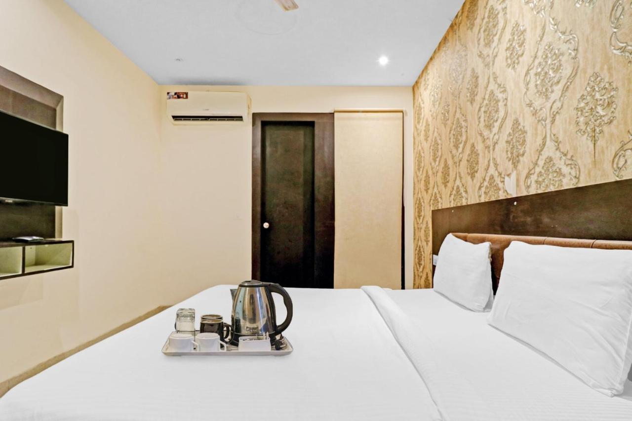 Oyo 23368 Boutique Hotel Paragon Нью-Дели Экстерьер фото